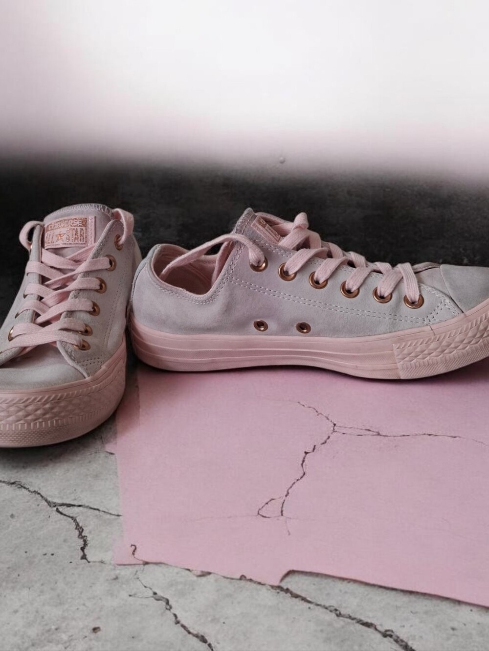 Converse Chuck Taylor All Star Pink Canvas Low-Top Lace-Up Sneakers US men 5.5